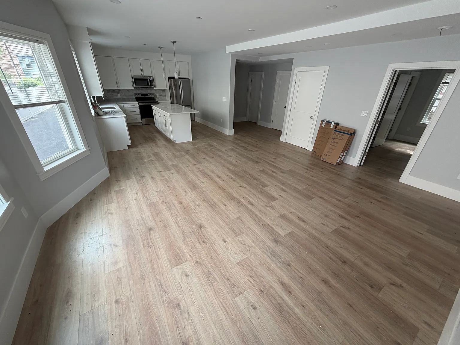 2 bed, 999 sqft, $3,600 — Photo 3