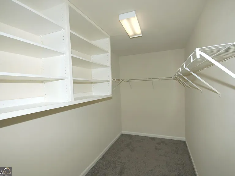 442 Crestmont Ln — Photo 16