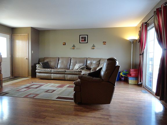 3rd image of 117 Baybury Dr