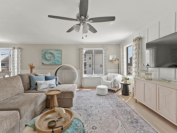 3rd image of 644 W Pine Ave #1