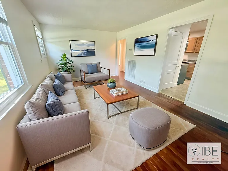 902 Gibson Dr — Photo 2