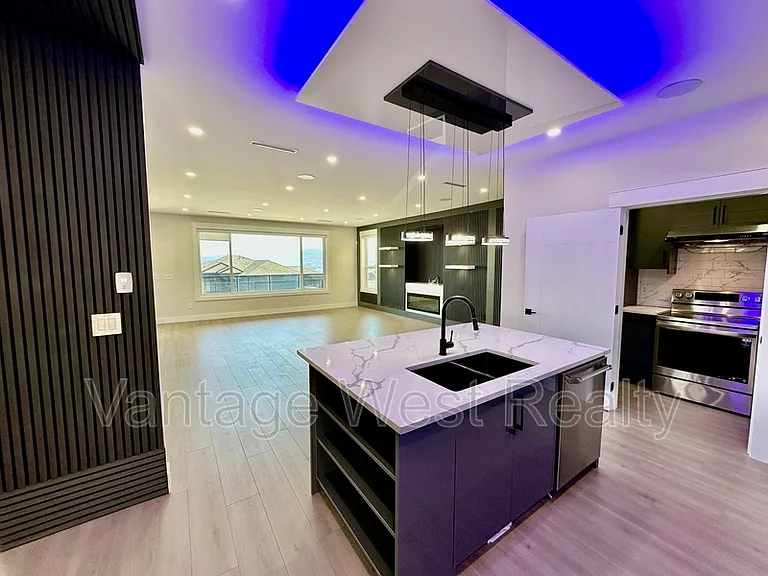 3608 Silver Way — Photo 9