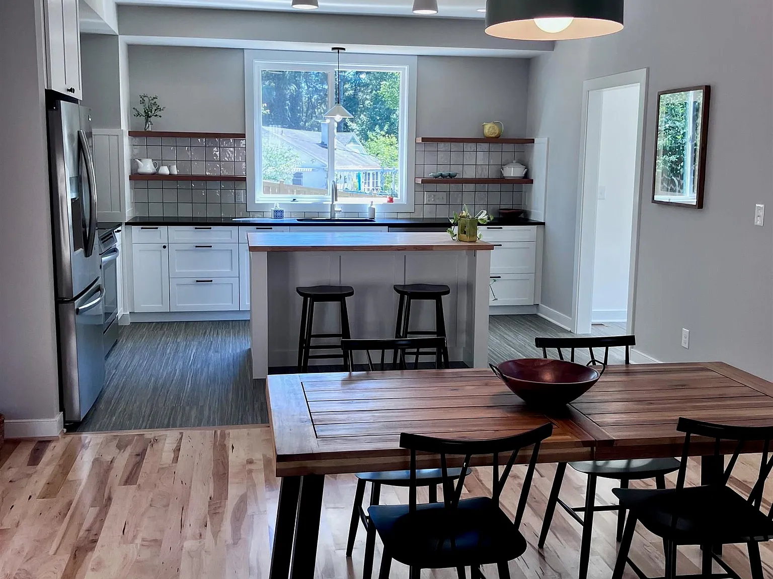3 bed, 2.5 bath, 2240 sqft, $3,650 — Photo 4