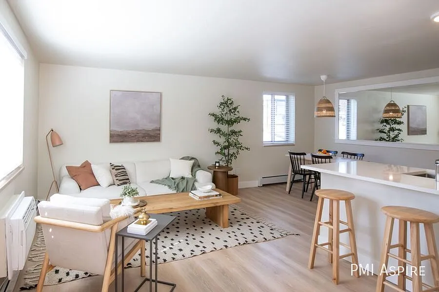 Incredible 1 bedroom, 1 bath Fully Renovated Top Floor Apartment Home in the Best Part of Cap Hil... — Photo 3
