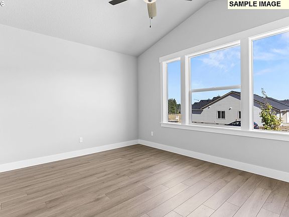 3rd image of 618 NE Trillium Dr #62