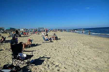 Spacious beach!
