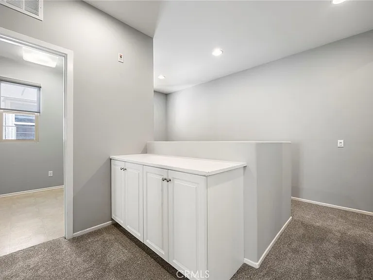 691 E Valencia St — Photo 12