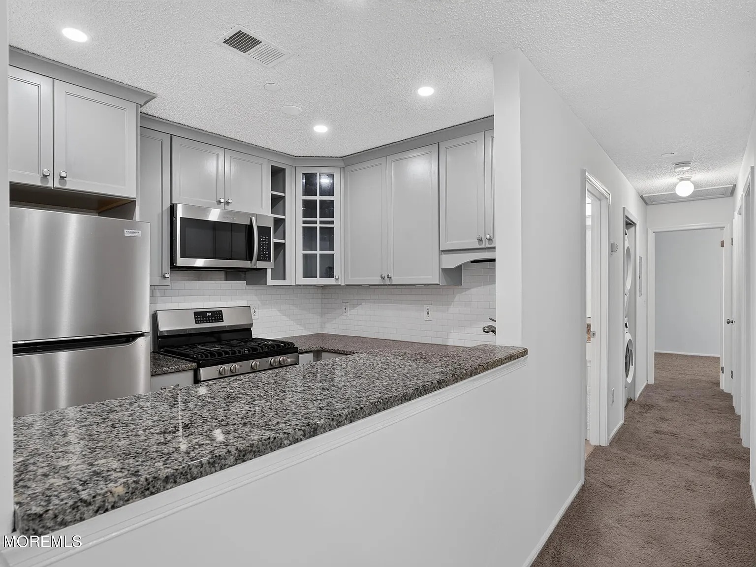 3 bed, 900 sqft, $2,800 — Photo 3