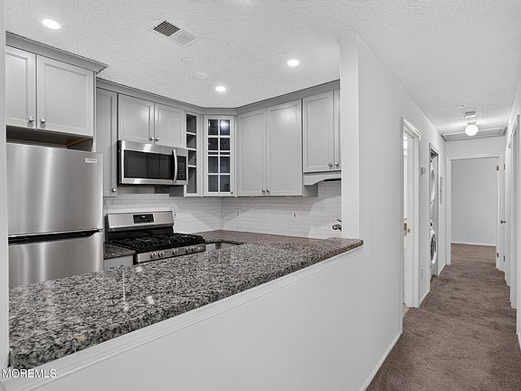 3rd image of 92 Des Moines Ct
