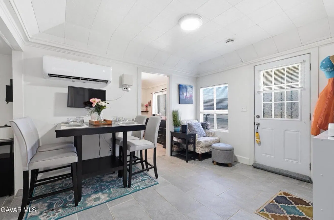 3 bed, 824 sqft, $1,800 — Photo 4