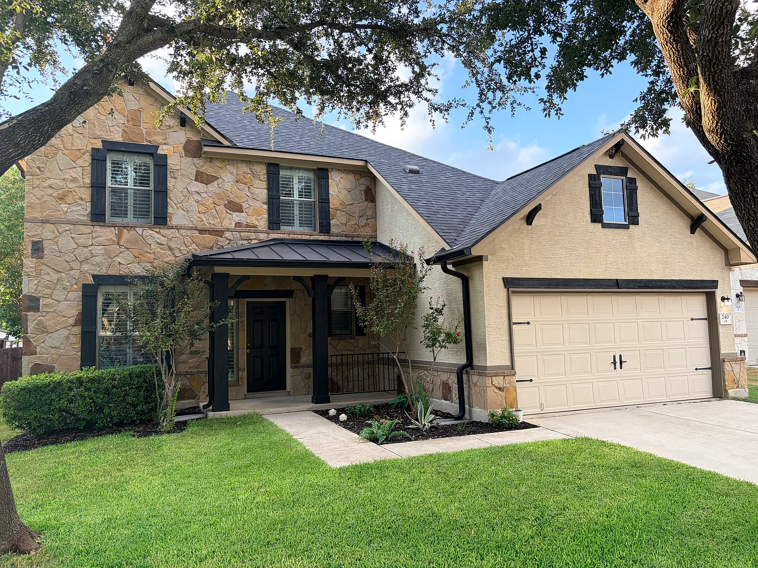 4 bed, 2.5 bath, 2191 sqft, $2,075 — Photo 1