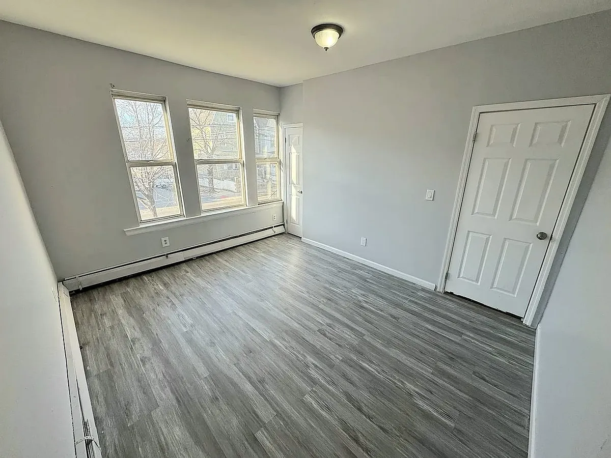Building Photo - 1104 Grove St #2D