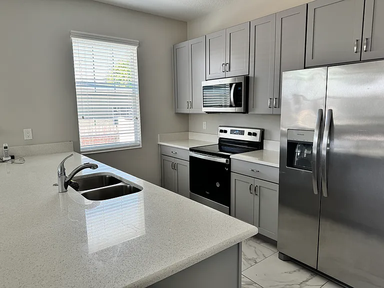 2531 W Walnut St — Photo 17