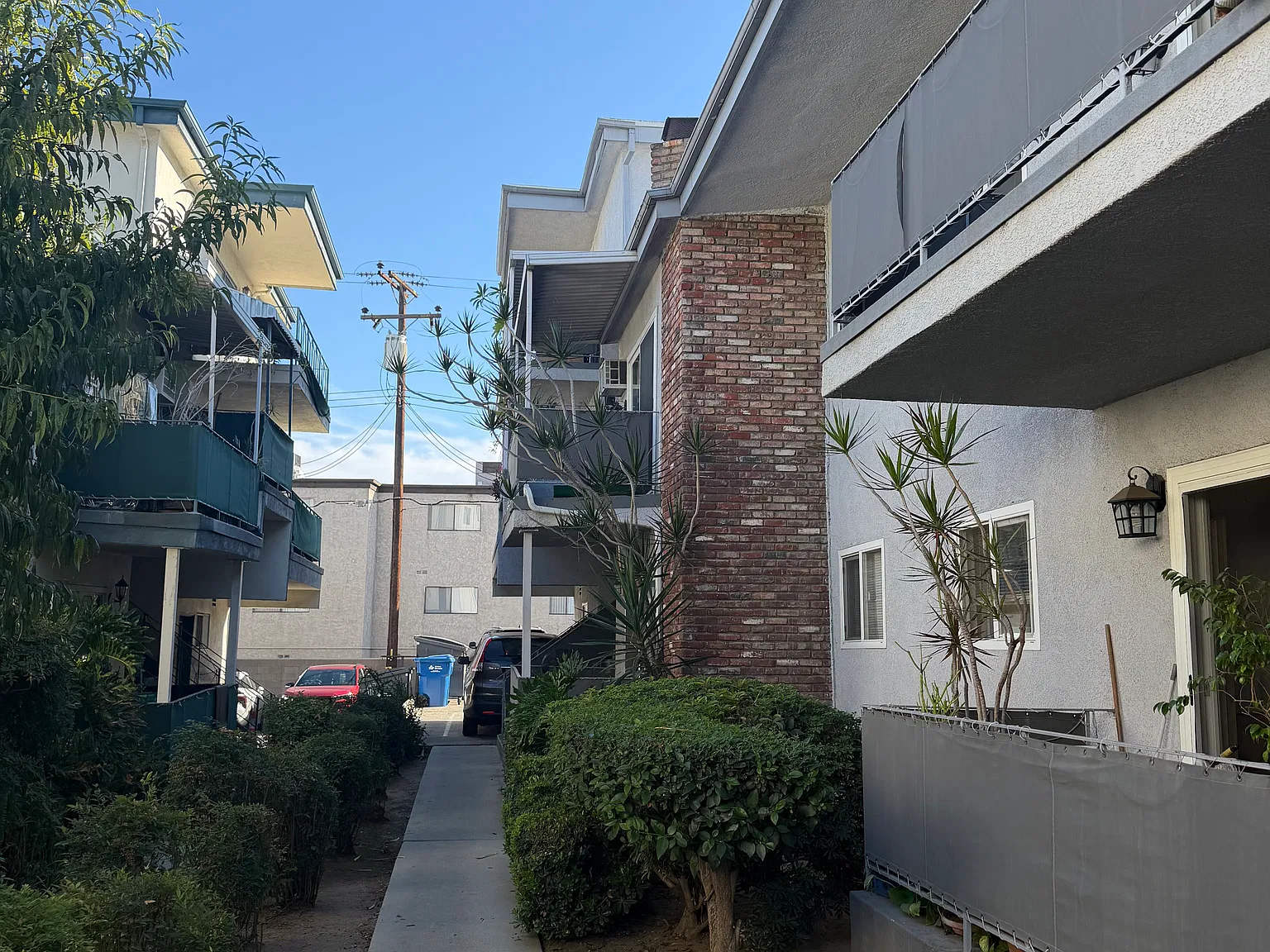 2 bed, 900 sqft, $2,345 — Photo 2