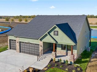 12806 S Foxborough Ct, Lake Lotawana, MO 64086