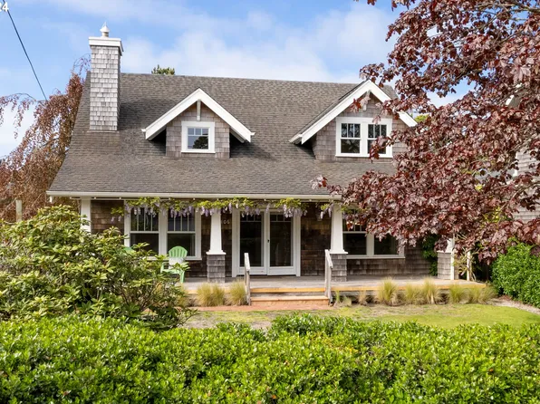 406 D St, Gearhart, OR 97138