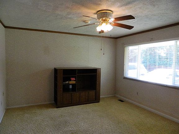 3rd image of 43 Northwood Dr