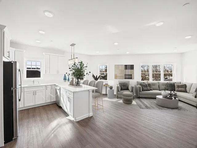 Building Photo - 227 4th Ave #211J