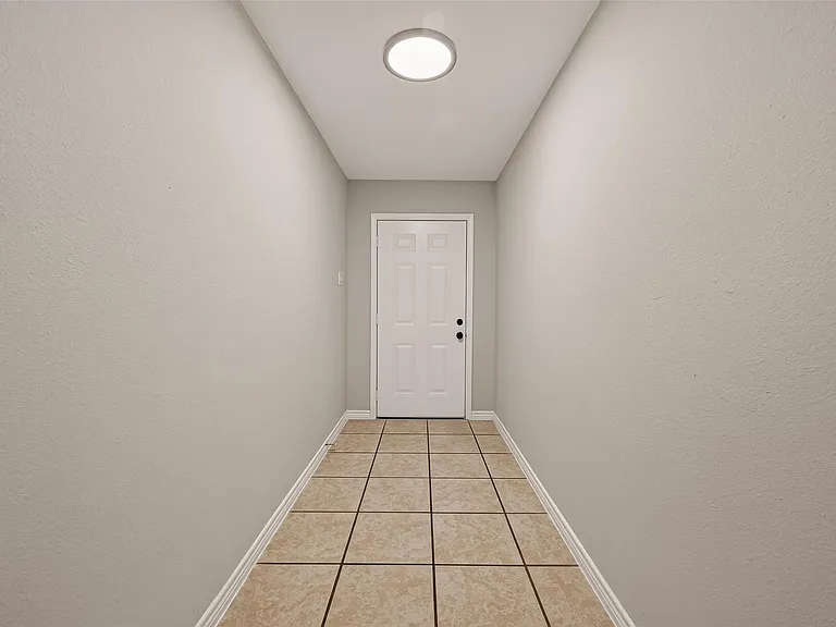 8607 Valley Forest Dr — Photo 3