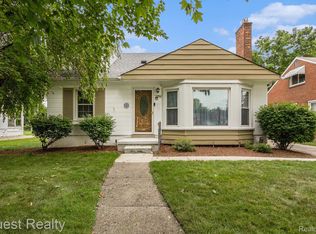 13700 Winchester St, Oak Park, MI 48237
