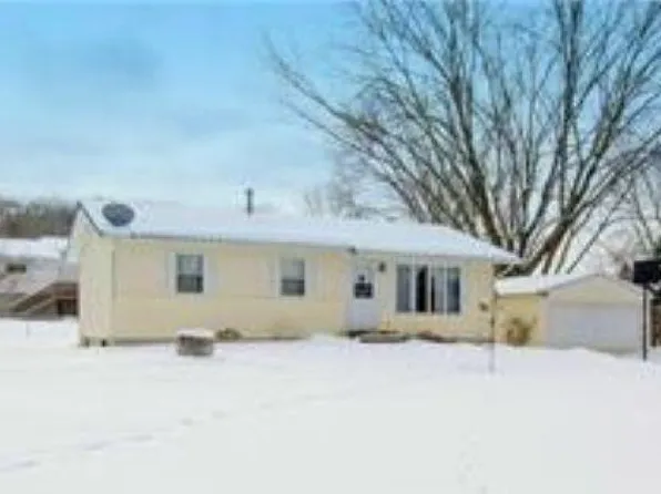 1669 260th St, Decorah, IA 52101
