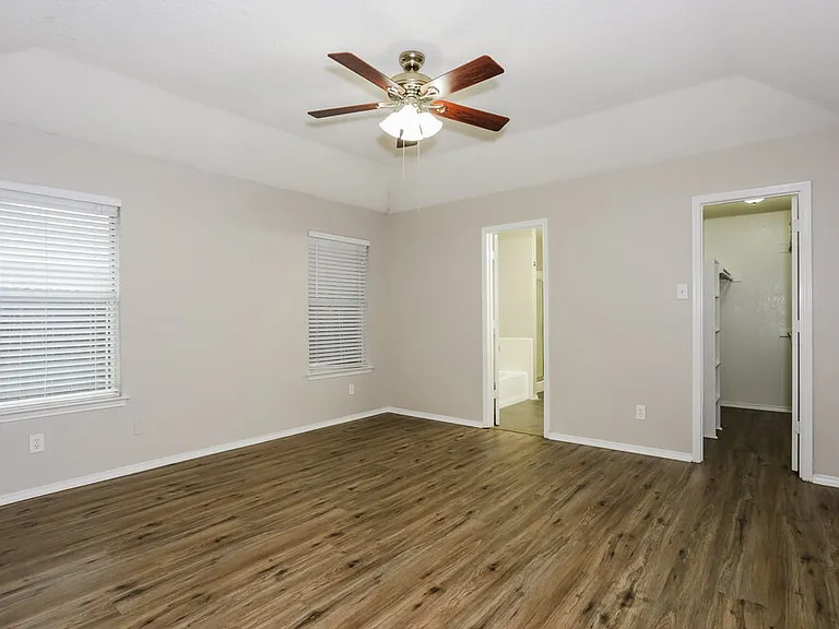 704 Stonebrooke Dr — Photo 10