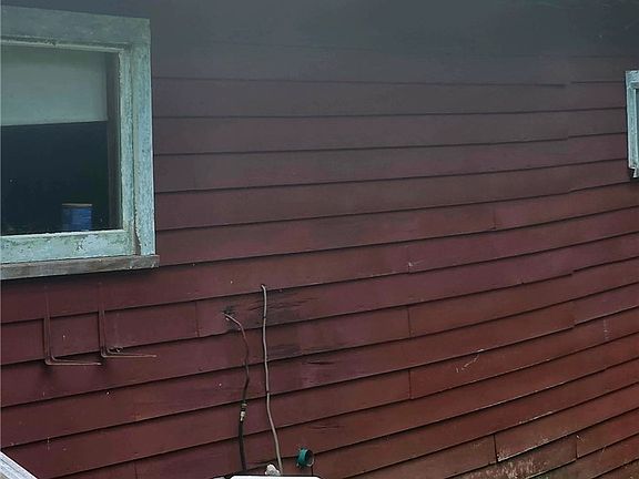 3rd image of 68 Wood Ln