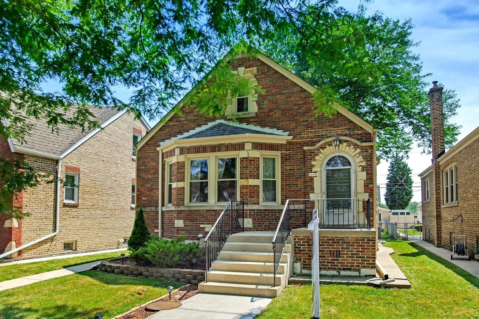 6239 W Fletcher St photo 1
