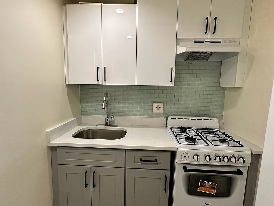 1st image of 558 Washington Ave APT 6