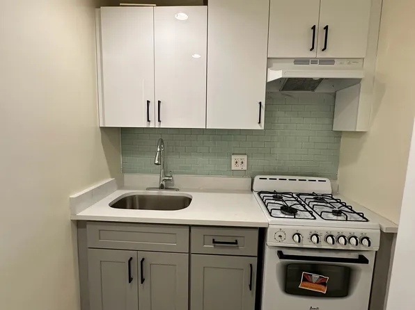 558 Washington Avenue image 1 of 10