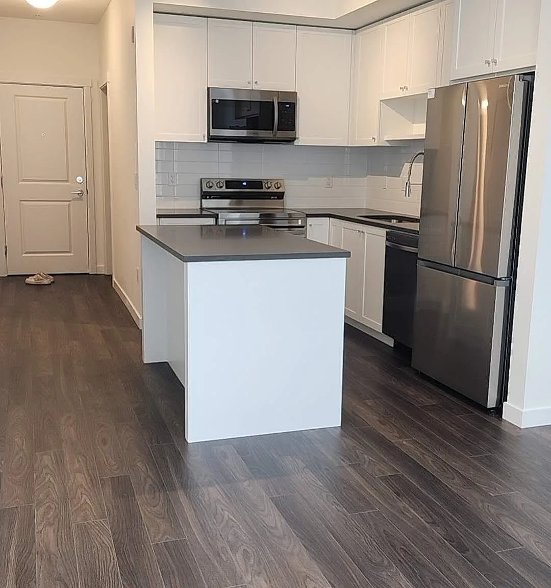 2 bed, 630 sqft, $1,800 — Photo 2