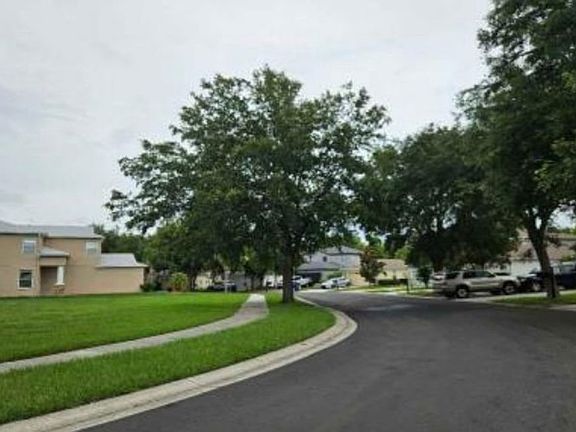 Exterior Neighborhood (street photo)