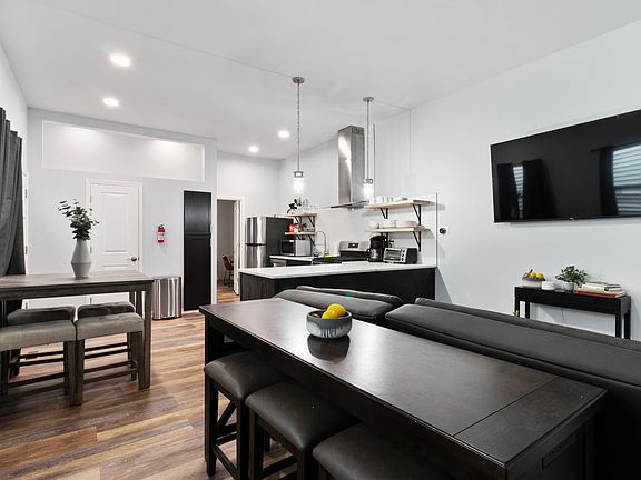 4th image of 246 Worth St #246