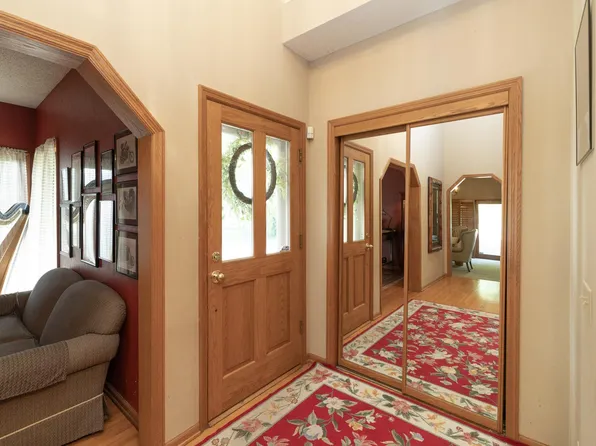 1943 Safari Trl, Eagan, MN 55122