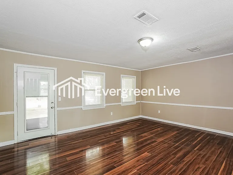 513 Sycamore Cir — Photo 3