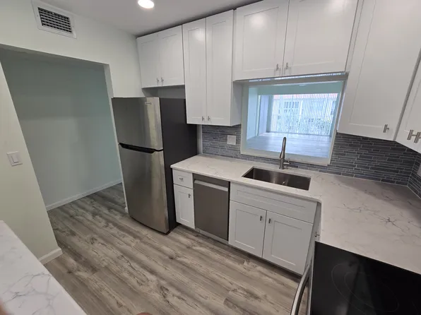 10215 Regal Dr APT 21, Largo, FL 33774