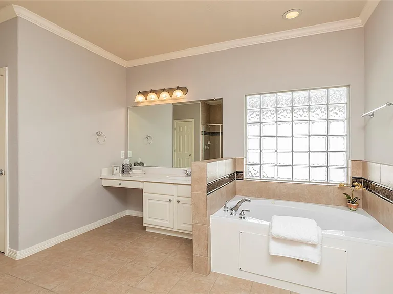 10126 Holly Chase Dr — Photo 29