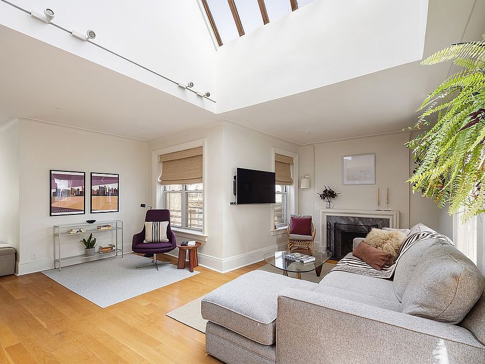 1st image of 104 Bedford St