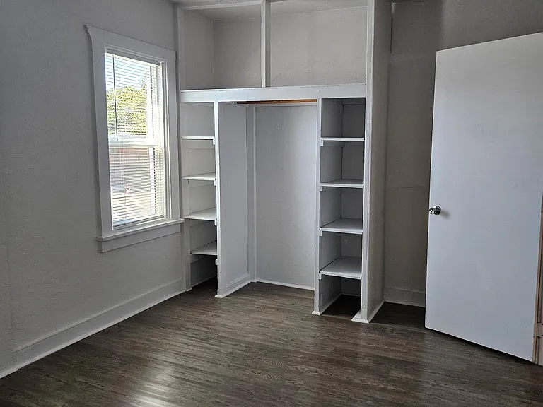 260 2nd Ave N #16 — Photo 3