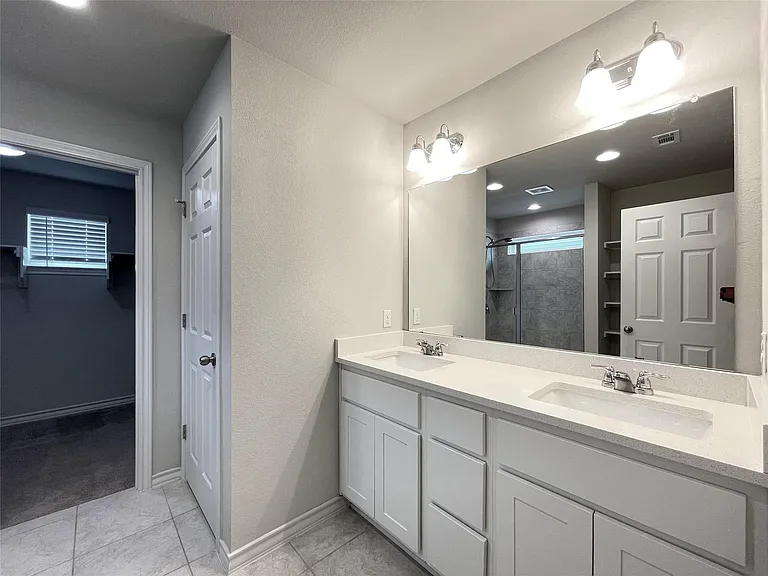 1602 Jacey Way — Photo 24