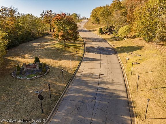 4th image of 2000 Park Ridge Way