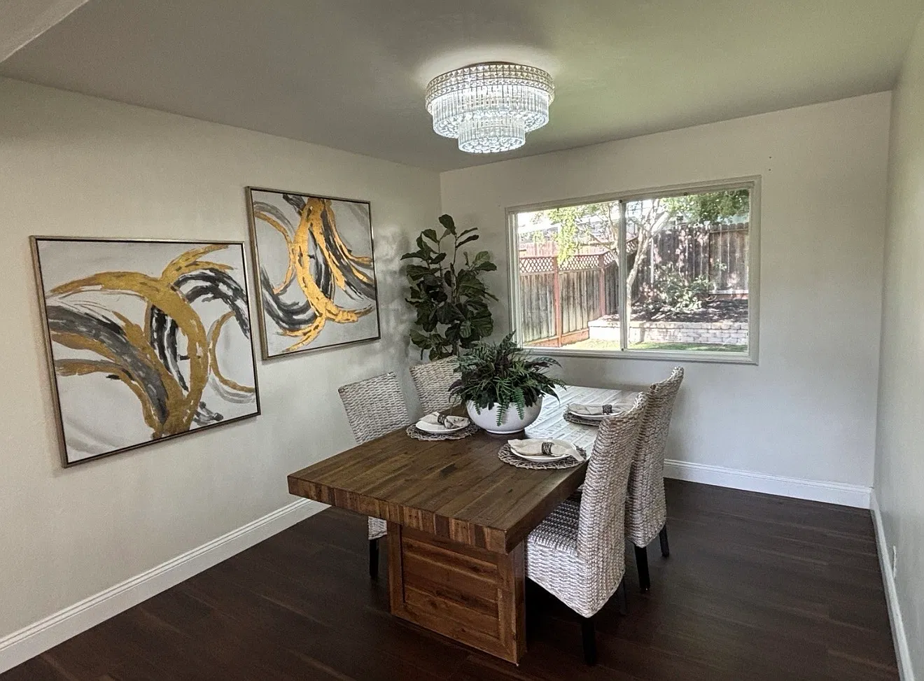 5 bed, 2.5 bath, 2247 sqft, $5,200 — Photo 2