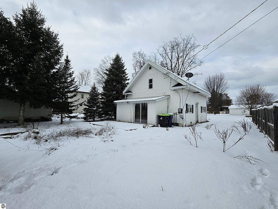 1st image of 416 E Mitchell St