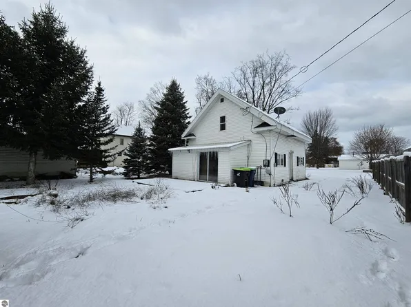416 E Mitchell St, Lake City, MI 49651