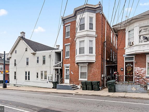 3rd image of 207 N Mulberry St
