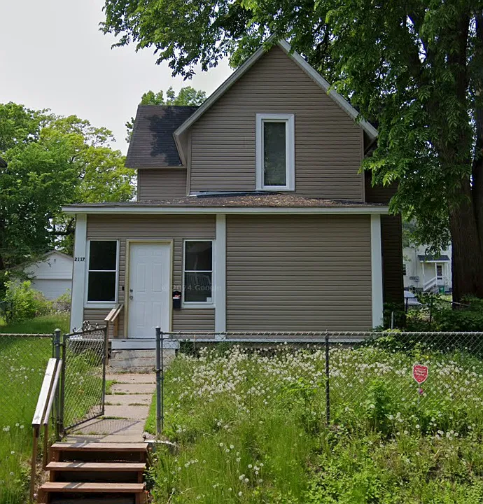 2117 Ilion Ave N