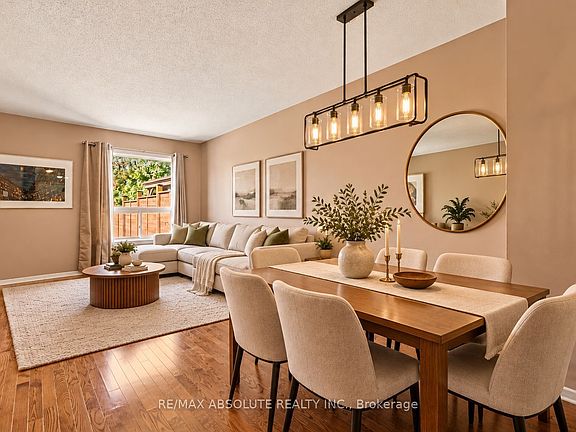 4th image of 42 Roblyn Way