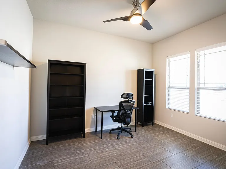 1711 Arcilla St — Photo 22