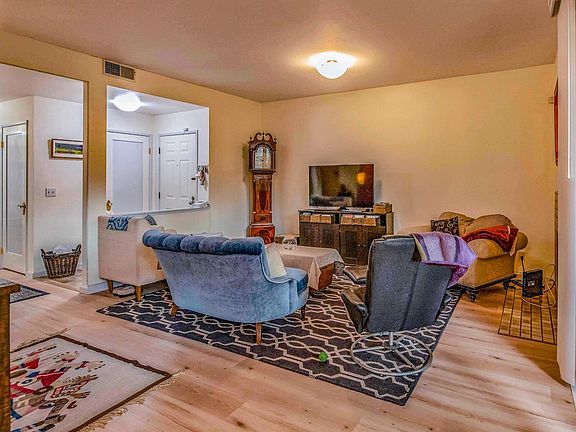 5th image of 2728 East Court