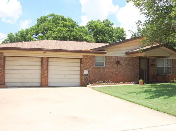 1703 E 14th St, Sweetwater, TX 79556